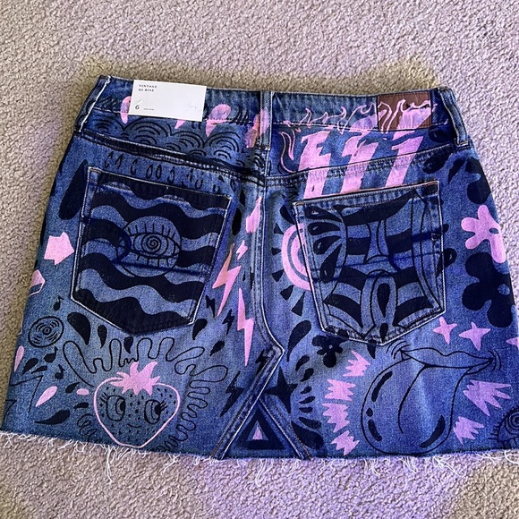 Graffiti mini skirt - Picture 2 of 4